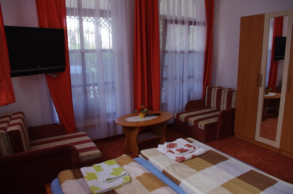 מלון זירץ Horvath Kert Vendeghaz חדר תמונה